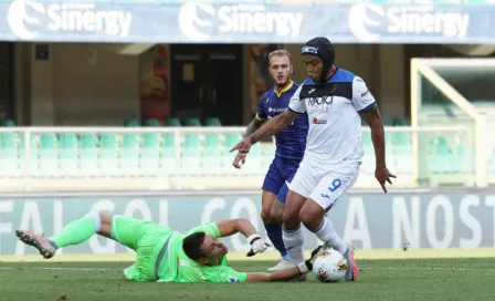 Serie A: Luis Muriel utilizó casco protector en su regreso tras caerse en la regadera