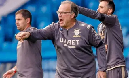 VIDEO: Marcelo Bielsa realizó un gran gesto con una seguidora del Leeds United