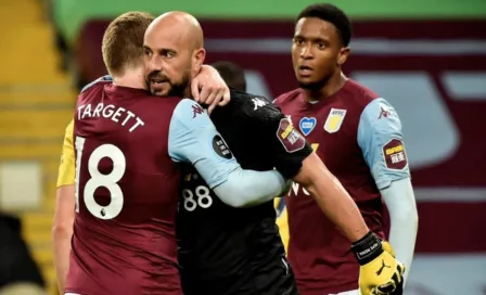 VIDEO: Pepe Reina bailó y cantó 'La Bamba' tras salvación del Aston Villa