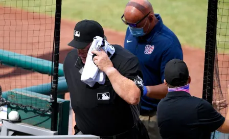 Video: Umpire del Nationals vs Blue Jays recibió batazo en la cabeza