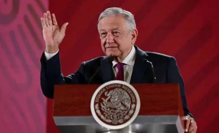 AMLO: López Obrador se fotografió con el intérprete de narcocorridos el 'Komander'