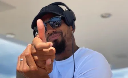 Video: Kevin-Prince Boateng saltó 10 metros desde su yate y retó a Ibrahimovic