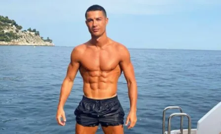 Video: Cristiano Ronaldo presumió su habilidad para nadar en las profundidades del mar