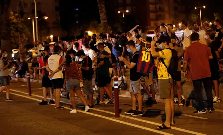 Barcelona: Aficionados culés dieron portazo en el Camp Nou