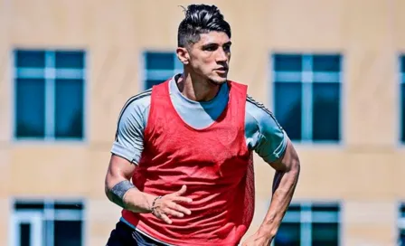 Alan Pulido presumió su nuevo look en redes sociales