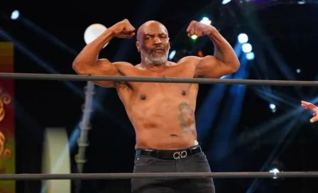 Video: Mike Tyson dio brutal derechazo a su entrenador durante práctica