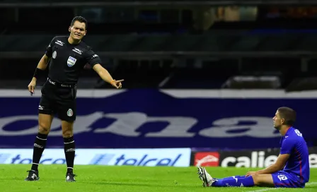 Cruz Azul: Comisión de Arbitraje respaldó a Pérez Durán por no marcar penalti en Clásico Joven