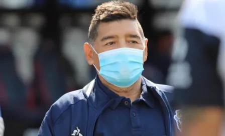 Maradona: El DT de Gimnasia y Esgrima apareció con particulares medidas sanitarias ante Covid-19