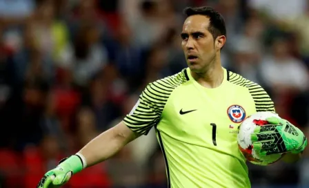 Chile: Claudio Bravo molesto por 'robo arbitral' a los chilenos ante Uruguay