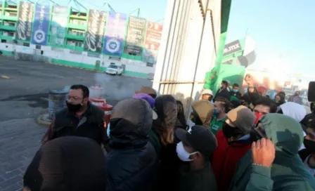 León: Centenar de aficionados ingresaron al Estadio León y causaron destrozos