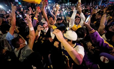 Video: Fans de Lakers salieron a las calles a celebrar pese a pandemia por Covid-19