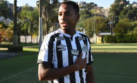 Santos suspendió fichaje de Robinho tras presión por su condena en Italia