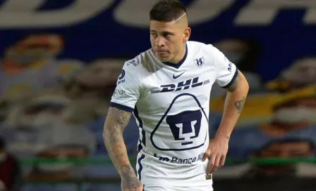 Pumas: Iturbe hace nuevo berrinche y deja con la mano estirada a Lillini tras cambio