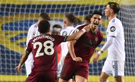 Raúl Jiménez firmó su tercer gol de la campaña ante el Leeds United de Bielsa