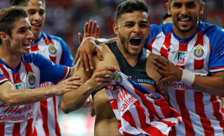 Chivas y Cruz Azul, los equipos que más rematan a portería en Liga MX