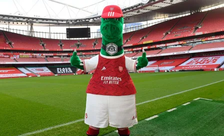 Mascota del Arsenal, Gunnersaurus, volvió a trabajar