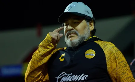 Doctor de Maradona: 'Cuando le dijimos que se tenía que quedar, se puso agresivo'