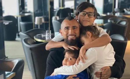 Hijo de Arturo Vidal es criticado en redes sociales por lujos a su corta edad