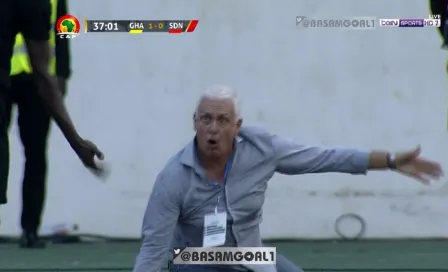 Video: Árbitro empujó al entrenador de la Selección de Sudán