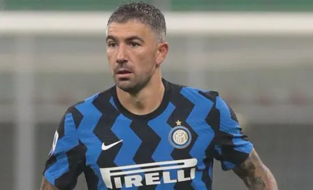 Inter de Milan: Aleksandar Kolarov dio positivo por Covid-19