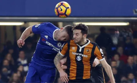 Raúl Jiménez: Ryan Mason, el futbolista que se retiró por una fractura de cráneo