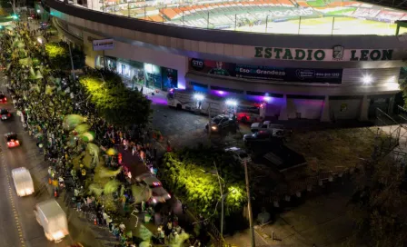 León: Afición esmeralda ignoró sana distancia y armó fiesta previo a partido vs Chivas