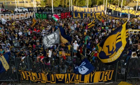 Pumas: Afición auriazul ignoró sana distancia y armó fiesta previo a partido vs Cruz Azul