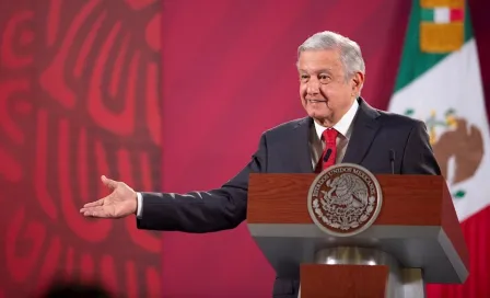 AMLO felicitó a Checo Pérez: 'Su triunfo enaltece a México'