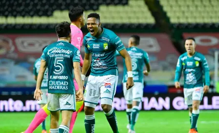 León: Yairo Moreno recorrió toda la cancha de rodillas tras ser Campeón