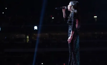 Video: Paty Cantú se equivocó en el Himno Nacional mexicano en Canelo vs Smith