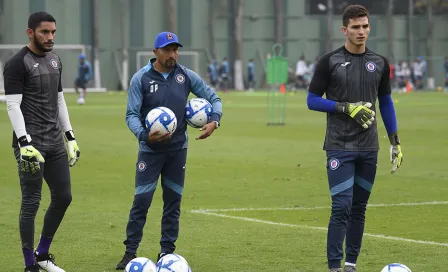 Cruz Azul: Hugo Sánchez quiere a Olaf Heredia; La Máquina ve al Conejo Pérez como inamovible