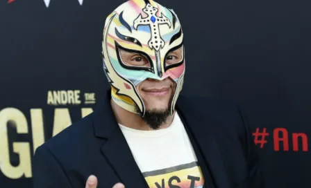 Rey Mysterio se mostró sin máscara en celebración de Año Nuevo