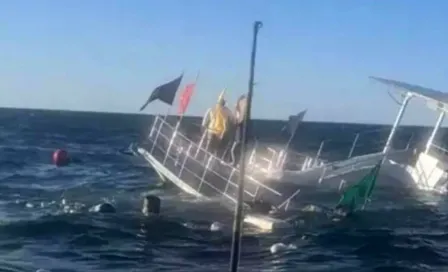 Barco se hundió con 60 turistas en Puerto Vallarta