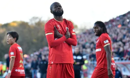 Jugador del Royal Antwerp usó playera del Anderlecht para exigir su salida