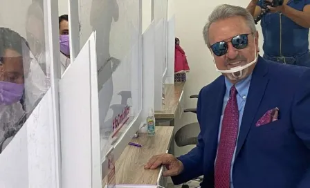 Carlos Villagrán 'Quico' se registró como precandidato a la gobernatura de Querétaro