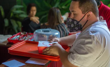 Fernando Navarro, satisfecho tras la inauguración de su primer restaurante inclusivo