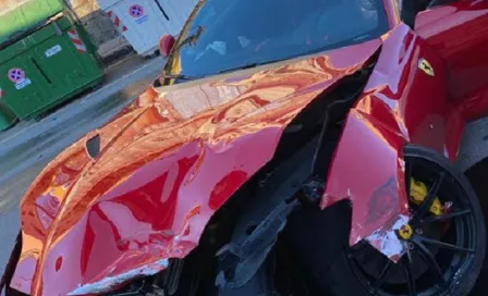 Jugador del Genoa recibe su Ferrari destrozado tras dejarlo en autolavado