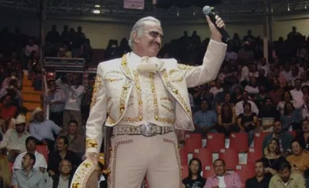 Vicente Fernández: Recibió críticas tras ser exhibido tocando inapropiadamente a una fan