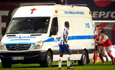 Video: Jugadores sacaron ambulancia a empujones durante el Porto vs Braga