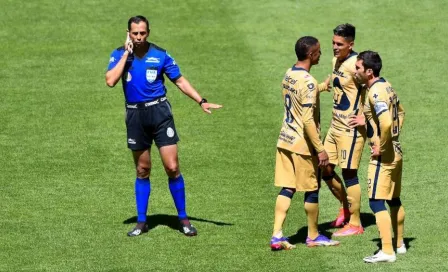 Video: Comentaristas de TUDN se engancharon por polémica arbitral en el Toluca vs Pumas