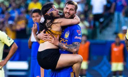 Video: Vecinos de Gignac organizaron caravana para felicitar al francés tras el Mundial de Clubes