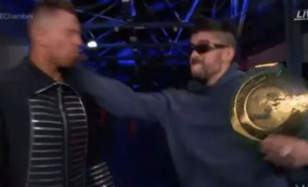 Video: Bad Bunny golpeó y encaró a The Miz en Elimination Chamber