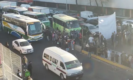 CDMX: Transportistas bloquean vialidades, exigen aumento en sus tarifas