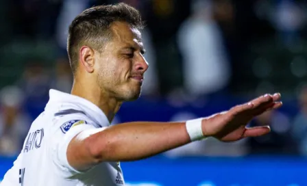 Chicharito Hernández presume su Set Up gamer en redes sociales