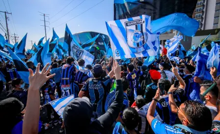 Querétaro: Afición dio multitudinaria bienvenida al equipo a pesar de restricciones