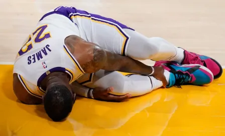 Lakers: Lebron James abandonó juego ante Hawks por lesión en el tobillo