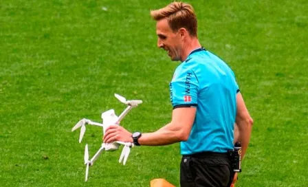 Dron cayó en partido del Athletic vs Eibar con un mensaje contra la Eurocopa