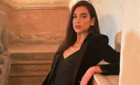 Video: Dua Lipa, 'empujada' por fanática en CDMX