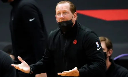 NBA: Coach de Toronto Raptors, multado por arrojar su mascarilla e insultar a los árbitros