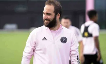 Video: Pipita Higuaín cantó 'Despacito' arriba de una silla frente a sus compañeros